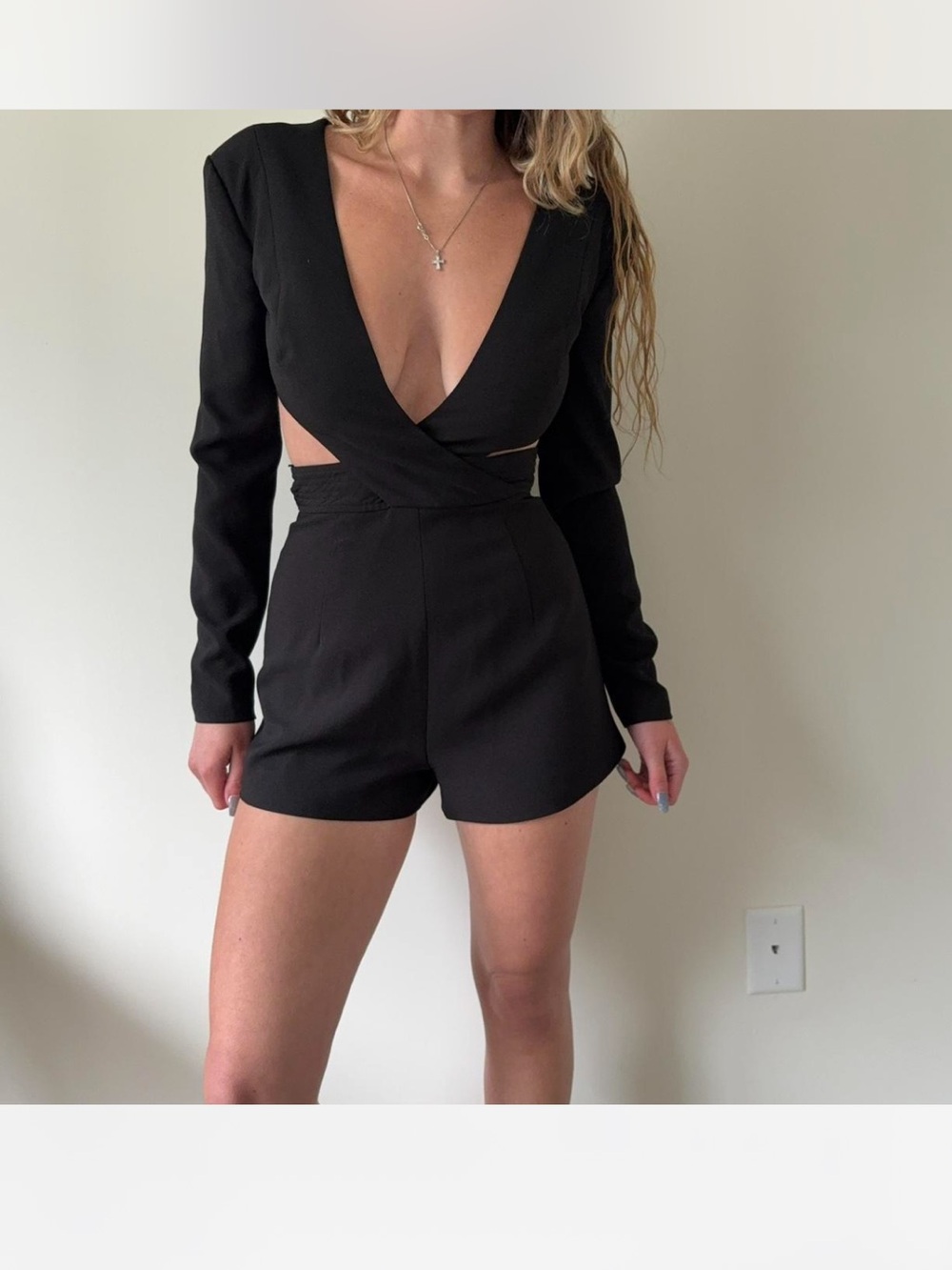 Finders Keepers Black Long-Sleeve V-Neck Cutout Tunic Romper